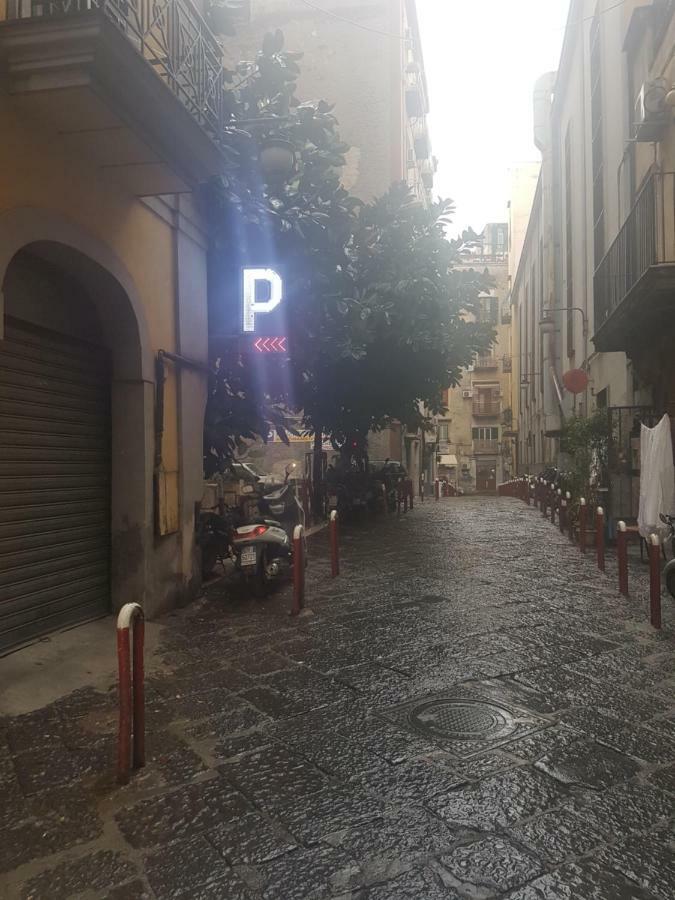 Bed and Breakfast Gradoni Di Chiaia Twenty Three Neapel Exterior foto