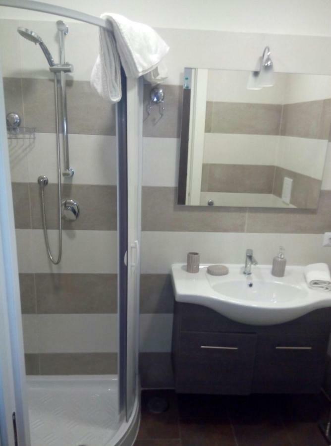 Bed and Breakfast Gradoni Di Chiaia Twenty Three Neapel Exterior foto