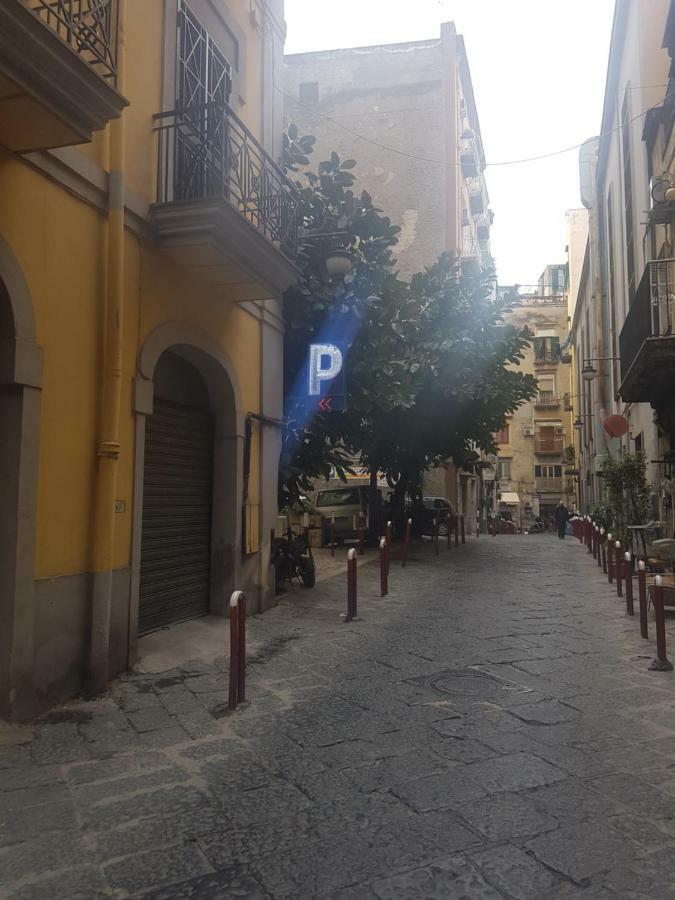 Bed and Breakfast Gradoni Di Chiaia Twenty Three Neapel Exterior foto