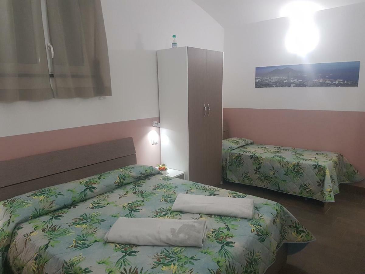 Bed and Breakfast Gradoni Di Chiaia Twenty Three Neapel Exterior foto